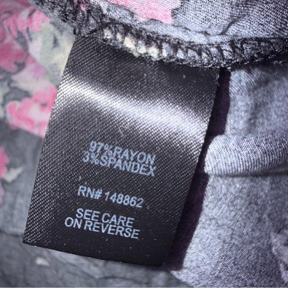 Torrid Floral Tunic Top Dress Size 1 Black Pink Flowers 3/4 Sleeve Rayon Spandex - Picture 9 of 11